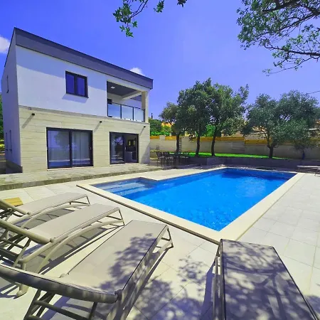 Modern Kristina With Swimming Pool Villa