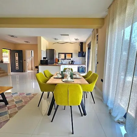 Modern Kristina With Swimming Pool Villa