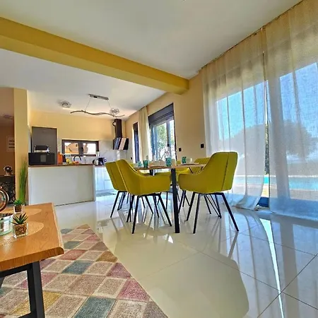 Vila Modern Kristina With Swimming Pool