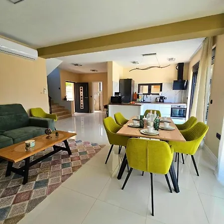 Modern Kristina With Swimming Pool Vila